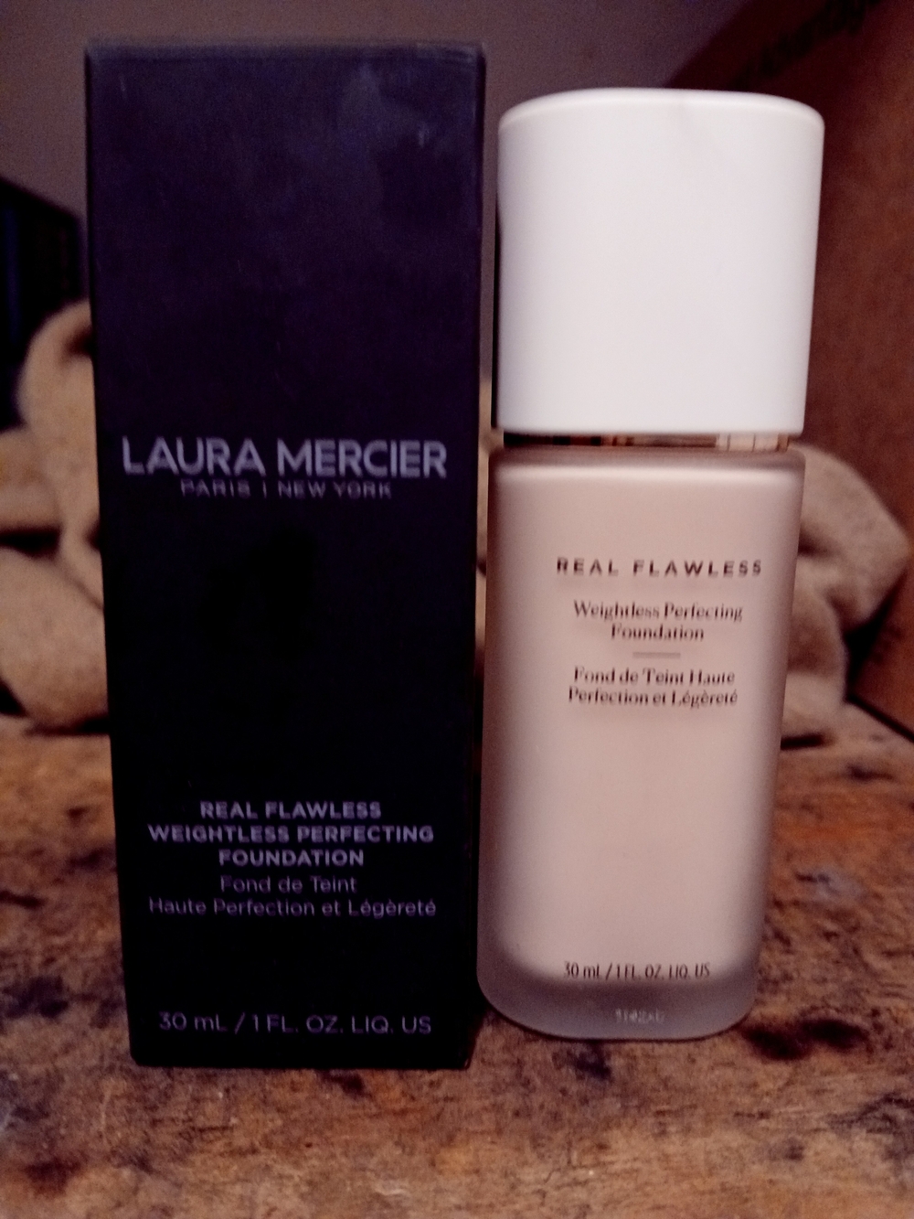laura mercier Real Flawless Weightless Perfecting Foundation - beige/cream